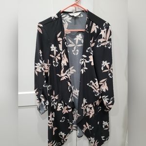 Beautiful floral blazer with zipper pockets